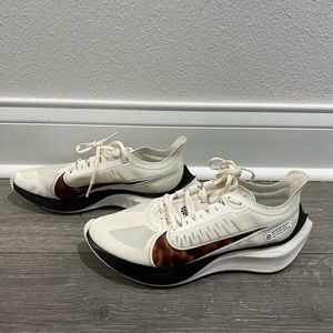 Nike Zoom Gravity Size 8.5 Women